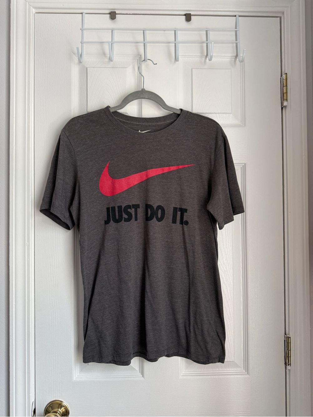 Nike Just Do It Gray T-Shirt Red Swoosh Logo Athletic Fit Medium